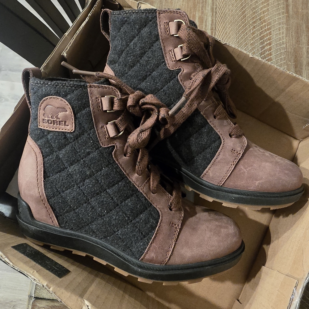 Sorel Women's Brown and Gray Boots